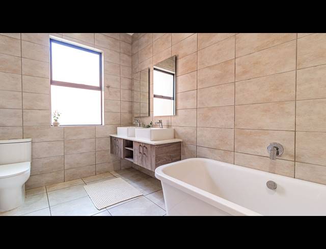3 BEDROOM SIMPLEX FOR SALE IN SIX FOUNTAINS RESIDENTIAL ESTATE
